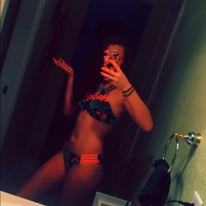 Meet your Posher, Ava